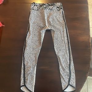 Lululemon black&white print leggings